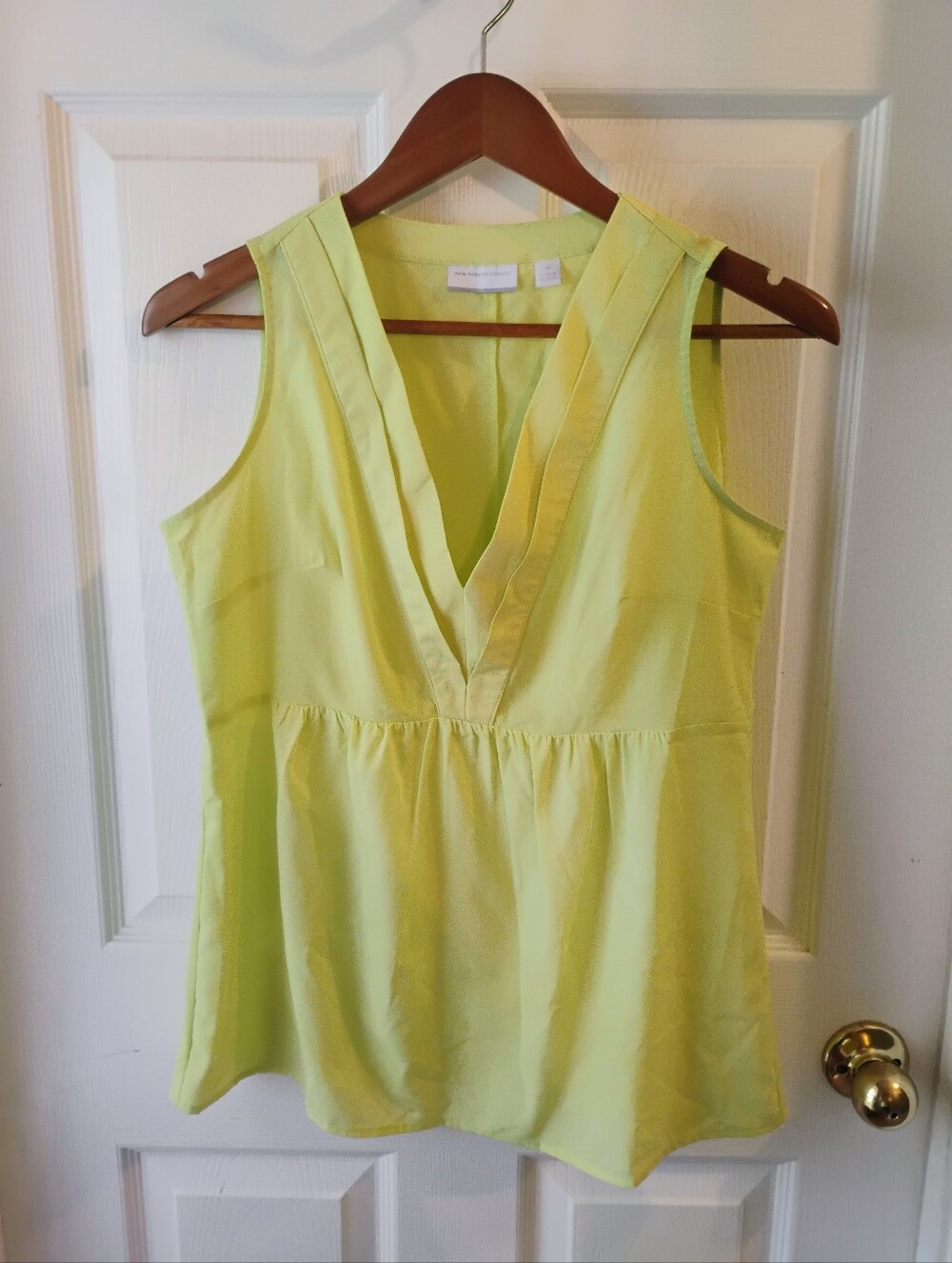 New York & Company Sleeveless V-Neck Camisole in Light Lime